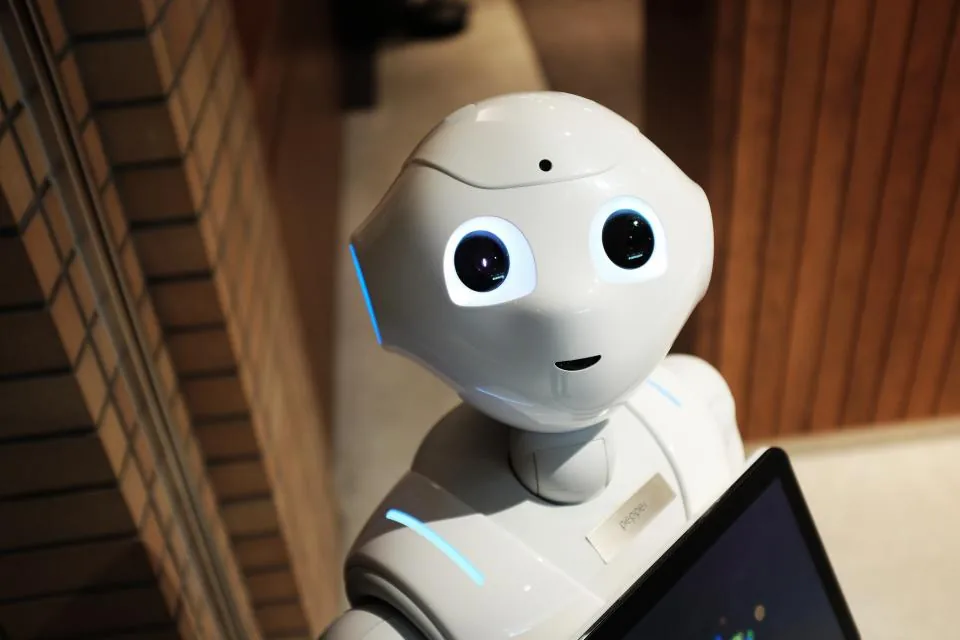 Humanoid AI robot assistant representing autonomous AI agents